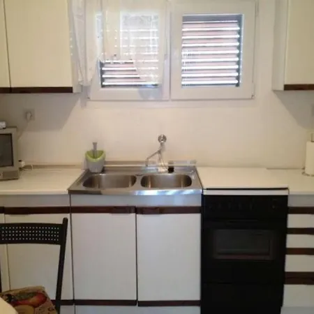 In With Sea View, Terrace 4420-1 *